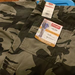 Wrangler Fleeced line relaxed seat & thigh camo cargo pants
